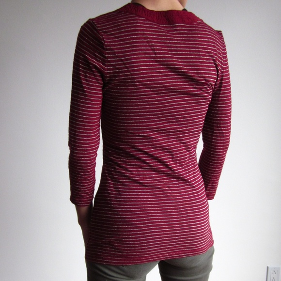 🎁 Free with purchase 🎁 Banana Republic - Red With Silver Striped Shirt - Picture 4 of 4